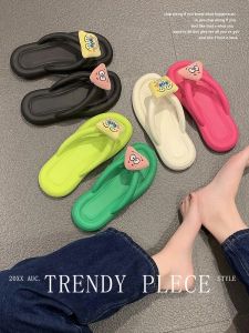 รองเท้าแตะส้นแบนสไตล์ญี่ปุ่นสำหรับผู้หญิง รองเท้าแตะแบบสวมสบายสำหรับใส่ในบ้าน ดีไซน์ใหม่ ป้องกันการลื่นในฤดูใบไม้ผลิ 2025