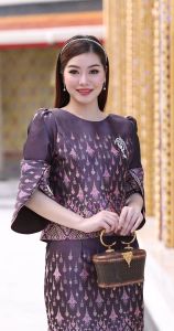 ชุดเสื้อผ้าไหมทอ ลายแพรวากาฬสินธุ์ ชุดผ้าถุง ชุดผ้าไหม ชุดออกงาน ชูดทำบุญ - พร้อมชุดไปวัด เซทแม่ดอกบัวบาน