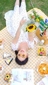 เสื่อขนาดพกพาพับเก็บได้มีหูหิ้ว กันน้ําและป้องกันความชื้น Oxford หนา600D เสื่อปิกนิกทุ่งหญ้านอกบ้าน แผ่นกันความชื้น picnic mat