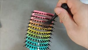 Sikat Pembersih Sisir Alat Pembersih Rambut di Sisir Hair Comb Brush Cleaner