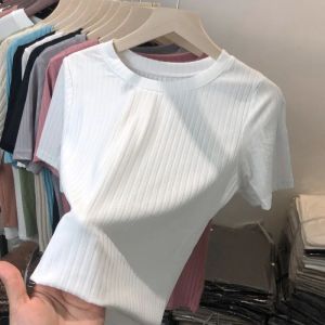 เสื้อยืดคอกลมแขนสั้นผู้หญิง ทรงหลวม บาง ฤดูร้อน 2025 เสื้อชั้นในลำลอง เสื้อเชิ้ตทรงหลวม โพลีเอสเตอร์ สีพื้น