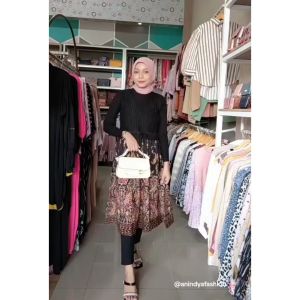 Anindya Fashion Presents Pakaian Wanita Tunik 7109-3 Dress Korean Style Terbaru Bahan Rajut Mix Katun Import Motif Batik Good Quality By Zara Woman Dengan Desain Lengan Panjang Kerah Bulat dan Terdapat Tali Serut Look Basic Kasual kekinian dan Elegan