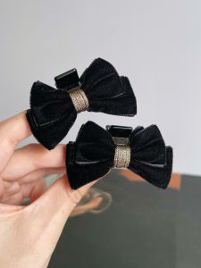 กิ๊บติดผมผ้ากำมะหยี่สีดำขนาดเล็กพร้อมโบว์ผีเสื้อสไตล์เจ้าหญิง ประดับผมสไตล์หวาน ทรงหน้าม้า ทรงหางม้า ทรงหางปลา