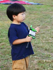 Portable Anti-Tangle Kite Line Reel 150m Nylon Kite Line Hand Brake Line Axis Simple Practical Plastic Wind-Up Toy for Adults And Kids