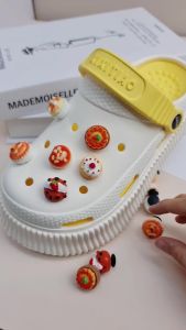 Bộ 12 Charm Sticker chủ đề bánh ngọt Mayto gắn Dép Cross Dép Sục Cá Sấu JB-162