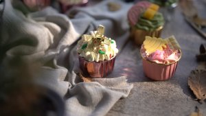 [BISA COD]  KERTAS CUPCAKE GOLD METALIC SIZE MEDIUM MUFFIN PAPER BAKING CUP CASE LIST ANTI LENGKET