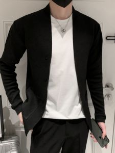 เสื้อคาร์ดิแกนถักสีพื้นสำหรับผู้ชาย ฤดูใบไม้ผลิและฤดูใบไม้ร่วง สไตล์เกาหลี ทรงหลวม ปกโปโล แขนยาว เสื้อคลุมบาง