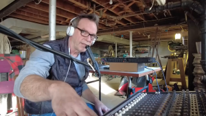 DBX EQ231/231SUB/EQ215/215SUB professional equalizer professional three-way frequency 15 gain equalizationamazing effect device EQ231 input impedance