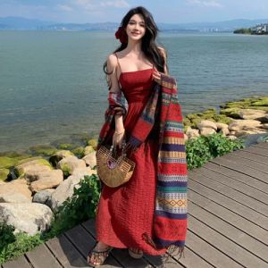 ชุดเดรสยาวคลุมไหล่สีแดงสไตล์วินเทจ ผ้าโพลีเอสเตอร์ 100% ฤดูร้อน 2024 ชุดเดรสยาวคลุมไหล่สไตล์วินเทจสำหรับผู้หญิง