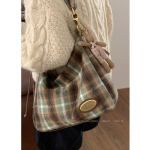 British Style Large Capacity Plaid Woolen Shoulder Bag Womens Fashionable Commuter Tote Bag Casual Shopping Bag Shape