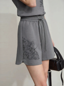 AMII | Minimalist Sporty Shorts With Elastic Waist