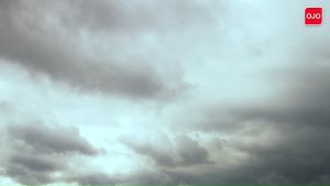 โอโจ สต๊อป ลีค สเปร์ยหยุดการรั่วซึม ผนึกรอยแตกร้าว 300ml.: OJO STOP LEAKS ทาสีทับได้ ทนร้อน พ่นได้ทุกพื้นผิว กันเชื้อรา