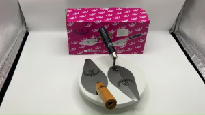 เกียงแหลมก่ออิฐ LM เกียงสามเหลี่ยม เกียงก่อปูน เกียงฉาบ ด้ามไม้สีดำ ด้ามไม้สีขาว ขนาด 6 นิ้ว