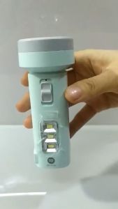 Đèn pin sạc DP 9162 cầm tay bên hông đèn có 3 bóng led