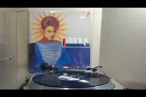 1 แผ่นเสียง 12นิ้ว C82 พาเมล่า เบาว์เด้น ทอร์นาโด รู้แล้วอย่าทำ แผ่นVG+ริ้วรอยบาง เสียงรบกวนนิดหน่อย ไม่มีรอยลึก ปกVG+มีตำหนิขอบนิดหน่อย ขอบไม่ขาด สันไม่ทะลุ แผ่นได้รับการล้างทำความสะอาดแล้ว