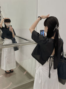 เสื้อเชิ้ตคอโปโลแขนสั้นหลวมๆ สำหรับผู้หญิง สไตล์เกาหลี ดีไซน์เก๋ไก๋ แขนสั้น คอกลม ทรงสั้น ดีไซน์หลวมๆ ด้านหลังผูกเชือก เสื้อเชิ้ตผู้หญิง