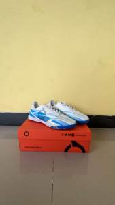Sepatu Futsal Catalyst Empire dalam Warna Distilled Blue Camo