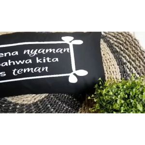 Bantal ( Insert Bantal + Sarung ) Imut Quotes Aneka Warna 30x60 cm Shafiyyah.Sarban