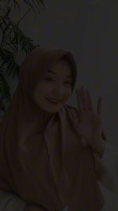 GIERA Bergo Serut Oval Jilbab Serut Jersey Premium\\n\\n Apa Itu Aksesoris Hijab Premium?\\n\\nAksesoris hijab premium adalah pilihan tepat bagi Anda yang mencari keindahan dan kenyamanan dalam berhijab. Salah satu contoh produk premium ini adalah GIERA Bergo Serut Oval Jilbab Serut Jersey Premium. Dengan desain jilbab serut elegan dan bahan jersey berkualitas tinggi, produk ini menjadi pilihan ideal bagi para wanita Muslimah yang ingin menampilkan penampilan terbaik mereka.\\n\\n Keunggulan GIERA Bergo Serut Oval\\n\\n Desain Unik dan Elegan\\n\\nGIERA Bergo Serut Oval memiliki desain unik dan elegan yang menjadikannya pilihan tepat bagi Anda yang menginginkan penampilan yang menarik dan berbeda. Desain ovalnya memberikan sentuhan feminin yang dapat meningkatkan kepercayaan diri Anda saat berhijab.\\n\\n Bahan yang Nyaman dan Tahan Lama\\n\\nGIERA Bergo Serut Oval terbuat dari bahan jersey berkualitas tinggi yang sangat nyaman dipakai. Bahan ini tidak hanya lembut dan ringan, tetapi juga tahan lama dan tidak mudah rusak. Dengan bahan yang berkualitas, GIERA Bergo Serut Oval akan menjadi teman setia Anda dalam berhijab.\\n\\n Cara Memilih Jilbab Serut Jersey Premium yang Tepat\\n\\n Pertimbangkan Ukuran dan Desain\\n\\nPertimbangkan ukuran dan desain jilbab serut yang sesuai dengan kebutuhan Anda. Pastikan ukuran jilbab serut sesuai dengan kepala Anda agar tidak terlalu ketat atau longgar. Selain itu, pilih desain yang sesuai dengan kepribadian dan gaya Anda.\\n\\n Perhatikan Bahan dan Kualitas\\n\\nPilih jilbab serut jersey premium yang terbuat dari bahan berkualitas tinggi. Pastikan bahan tersebut nyaman dipakai dan tidak mudah rusak. Jangan lupa untuk memeriksa kualitas jahitan dan finishing produk sebelum membelinya.\\n\\n Manfaat Menggunakan GIERA Bergo Serut Oval\\n\\n Menambah Kepercayaan Diri\\n\\nDengan desain unik dan elegan, GIERA Bergo Serut Oval dapat meningkatkan kepercayaan diri Anda saat berhijab. Penampilan yang menarik dan berbeda akan membuat Anda merasa lebih percaya diri dalam berbagai situasi.\\n\\n Memudahkan Aktivitas Sehari-hari\\n\\nGIERA Bergo Serut Oval dirancang untuk memberikan kenyamanan maksimal saat dipakai. Bahan jersey berkualitas tinggi membuatnya ringan dan tidak panas, sehingga memudahkan Anda dalam menjalani aktivitas sehari-hari.\\n\\n Kesimpulan\\n\\nGIERA Bergo Serut Oval adalah pilihan tepat bagi Anda yang mencari jilbab serut jersey premium yang elegan dan nyaman. Dengan desain unik dan bahan berkualitas tinggi, produk ini akan menjadi teman setia Anda dalam berhijab. Pastikan untuk memilih ukuran dan desain yang sesuai dengan kebutuhan Anda, serta memeriksa kualitas bahan dan produk sebelum membeli.\n}