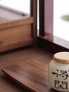 JISU | Hộp Đựng Trà Sứ Men Cỏ Viết Chữ Thơ Thư Pháp
