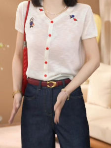 เสื้อคาร์ดิแกนถักคอวีปักลายไหมน้ำแข็งบางระบายอากาศได้ดีสำหรับผู้หญิงในช่วงฤดูร้อนปี 2025 แขนสั้น สไตล์เกาหลี สวมใส่ได้หลากหลาย