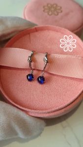 Rosenmarry/ต่างหูไพลินแท้ ข้างละ 1 กะรัต ตัวเรือนเงินแท้925ชุบทองคำขาว พร้อมกล่อง ของขวัญ RE122