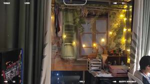 หญิงสาวบนน้ำ -ins ผ้าตกแต่งผนังในร่มลายการ์ตูนสไตล์ใหม่ผ้าแขวนผนังพื้นหลังห้องไม่ต้องเจาะรู