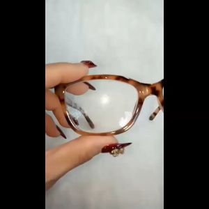 Kacamata Baca Plus Frame Leopard: Solusi Gaya & Fungsi