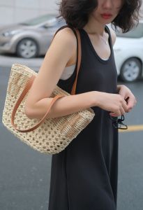 Spring and Summer Straw Woven Bag Cut Out Pattern Shoulder Satchel Casual Vacation Beach Bag Versatile Womens Bag
