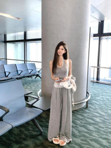 ชุดกีฬาลำลองสำหรับผู้หญิงในช่วงฤดูร้อน สีเทา ลายทาง คอวี แขนกุด กระโปรงทรงเอ ชุดสองชิ้น แฟชั่น ลำลอง ลำลอง