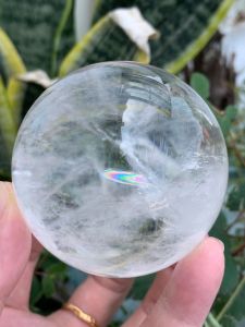 blue needles appear in one sphere 💪 forming a very beautiful meteor shower 🔮 with added colorful light 🌈. Diameter: 5.5cm | Weight: 233g来个极品观赏球☄️流星雨🔮 除了球体净之外 非常稀少的蓝针竟如此多的出现在一颗球体里💪形成非常美丽的流星🔮 而且还带有彩光🌈 Diameter球径: 5.5cm weight重: 233g