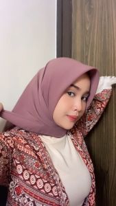 Hijab Bella Square PolyCotton Jahit Neci Premium Jilbab Polos Kerudung Bela Krudung 110 x 110