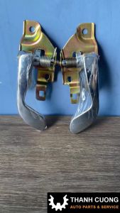 Tay cửa trong MITSUBISHI JOLIE sử dụng nhựa cao cấp cho độ bền tối đa