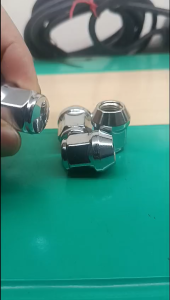 ốc lốp bánh xe ô tô M12 ren 1.5 dài 28mm cho xe hơi có thông số bu lông lốp là M12x1.5 (đảm bảo cơ khí chính xác )
