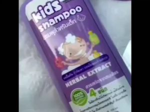 แชมพูเด็ก แชมพูกำจัดเหา ไข่เหา ยาสระกำจัดเหา กลิ่นหอม ใช้ง่าย แค่สระ แถมฟรี หวีสางเหา" (100ml)