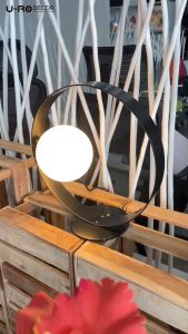 U-RO DECOR รุ่น ROSEMARY โคมไฟตั้งโต๊ะ - สีดำ เหมาะสำหรับจัดวางในทุกมุมของบ้าน ด้วยสีที่เรียบง่าย ทำให้สามารถเข้าได้กับทุกมุมของบ้าน