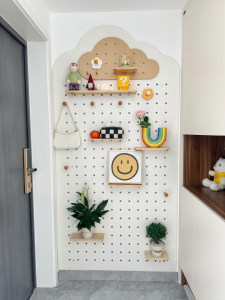 Gương Hình Mây và Giá Để Đồ Có Hộc Ngăn Kín