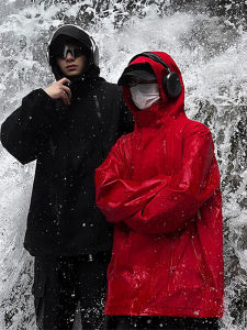 แจ็คเก็ตกันฝนสีแดงสำหรับผู้ชาย แจ็คเก็ตกันฝนระดับฝนตกหนัก แจ็คเก็ตกันฝนกันน้ำสำหรับคู่รัก แจ็คเก็ตแบบสวมหัวแบบลำลองสไตล์อเมริกัน