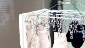 ไม้แขวนเสื้อสแตนเลส ไม้แขวนผ้ามี 10 ตัวหนีบ ตัวหนีบเคลือบซิลิโคนกันลื่น ป้องกันสนิม ทนทาน