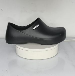 Prelesty Chef Shoes: Sepatu Kitchen Pria Waterproof & Anti Licin