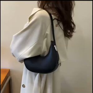 กระเป๋าสะพายข้างใส่ของได้เยอะมี 4 สีให้เลือก