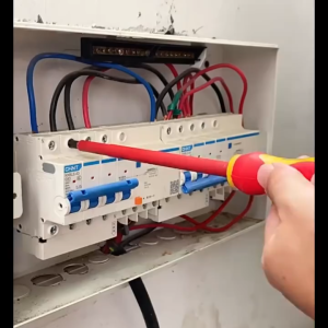 ส่งจากไทย ไขควงหุ้มฉนวน ไขควงกันไฟฟ้าช๊อต เจาะรู เครื่องมืออาชีพของช่างไฟฟ้า เครื่องมือช่าง