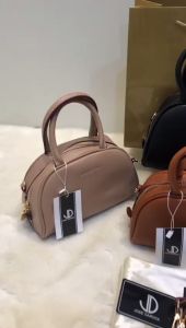 Tas Wanita Desain Elegan oleh Jose Daroca