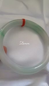 Vòng cẩm thạch tự nhiên mới Tr Lý Sao 58mm x cọng 8mm màu Trắng Bóng mượt xanh lý nhẹ rất xinh hợp các Chị Em thân yêu Nữ mệnh Kim mệnh Thủy 56kg - 68kg đeo trẻ đẹp xinh tay sang chỉ có 1850k ạ