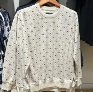 โปรเดือด🔥 เสื้อสเวตเตอร์ Mc Jeans [ของแท้100%] ลายโมโนแกรม สีครีม งานวัยรุ่นตามหา มีบริการเก็บปลายทาง