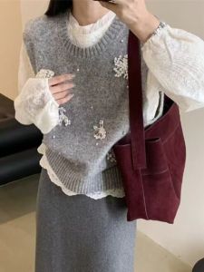 Fashionable Knitted Vest Womens Style 2024 New Double Layer Set Popular Outerwear Top Quality Material Button Design Regular Fit