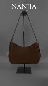 Nanjia Korean version of the crescent moon bag female fashion texture shoulder bag large capacity retro handbag armpit senior bag