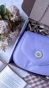 Hampers Kado Cewek Tas Selempang Daisy - Giftbox Ulangtahun Wisuda Wedding by Mocchiato