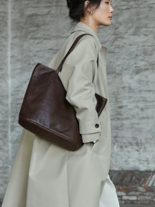 Vegan Leather Tote Bag Womens Retro Casual Versatile Armpit Shoulder Large Capacity Commuter Bag British Style Single Shoulder