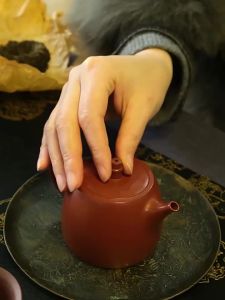 CANGHUTIANXIA | Bình Trà Đất Nung Tím Yixing Handcrafted Zhu Clay